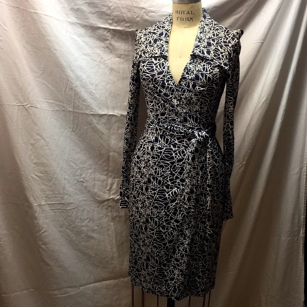 Diane Von Furstenberg Original Wrap Dress size 2